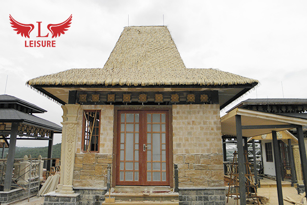 云南高爾夫別墅-仿真茅草屋項目